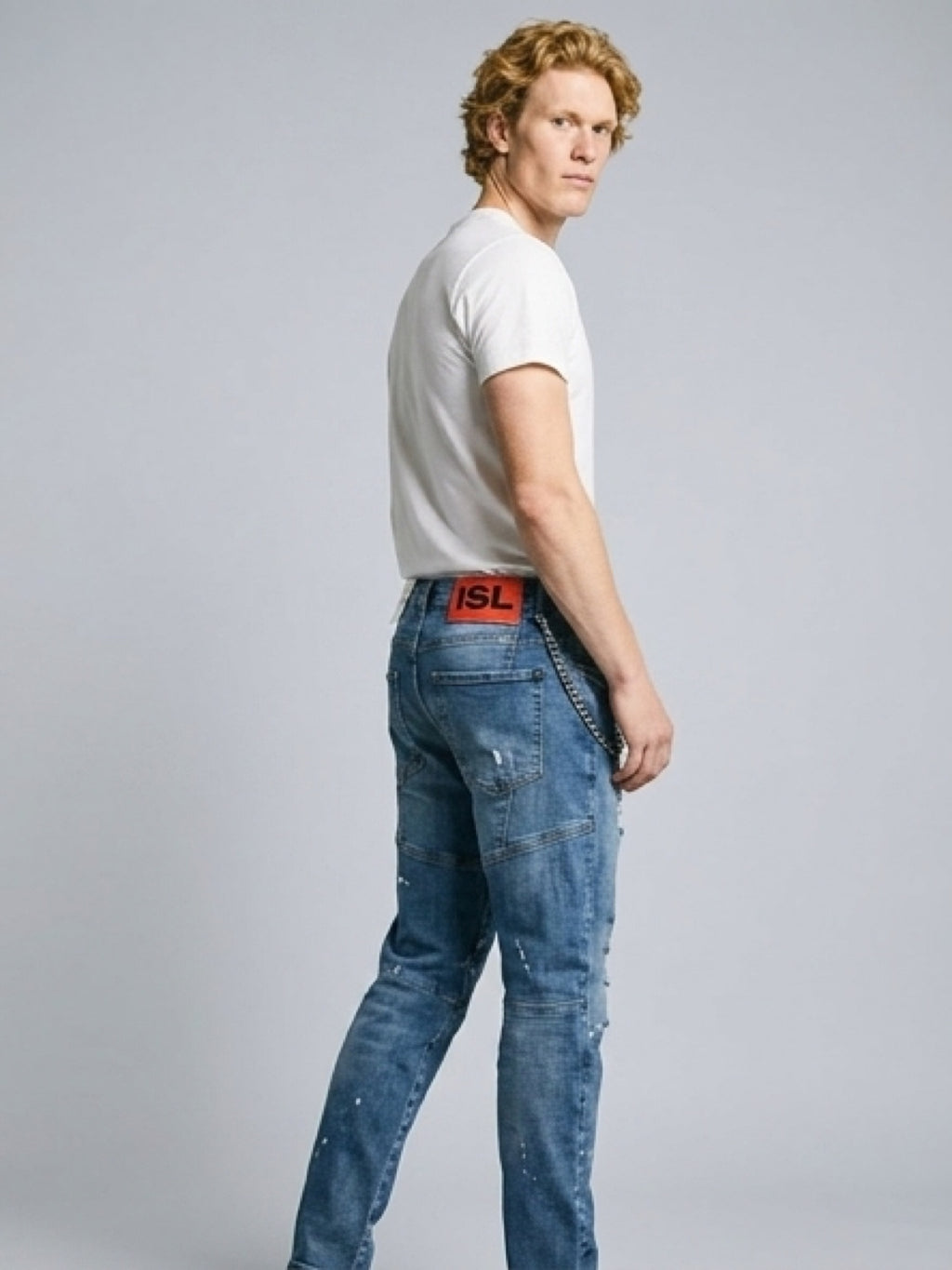 Distressed Slim Fit Jeans with Chain – Street Style