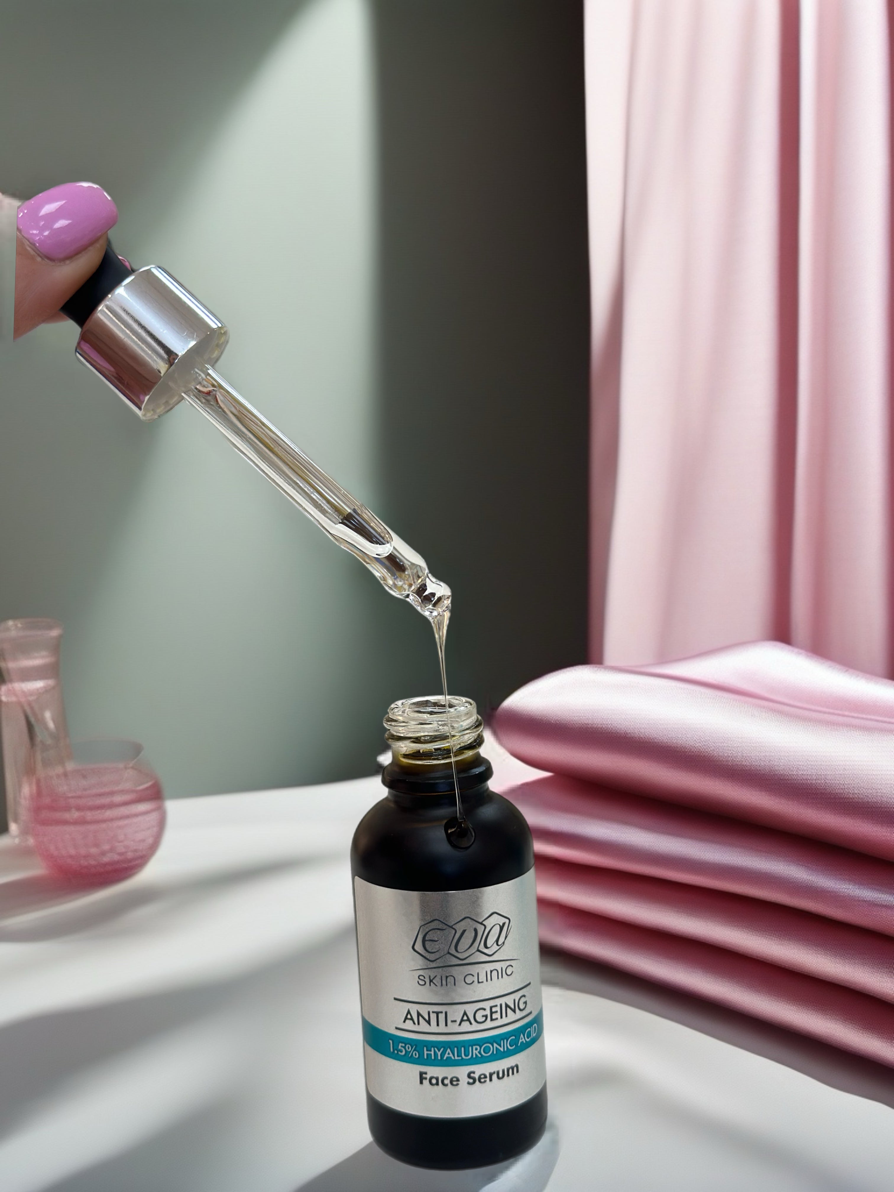 EVA Skin Clinic 1.5% Hyaluronic Acid Face Serum
سيروم هيالورونيك أسيد 1.5% لترطيب وامتلاء البشرة