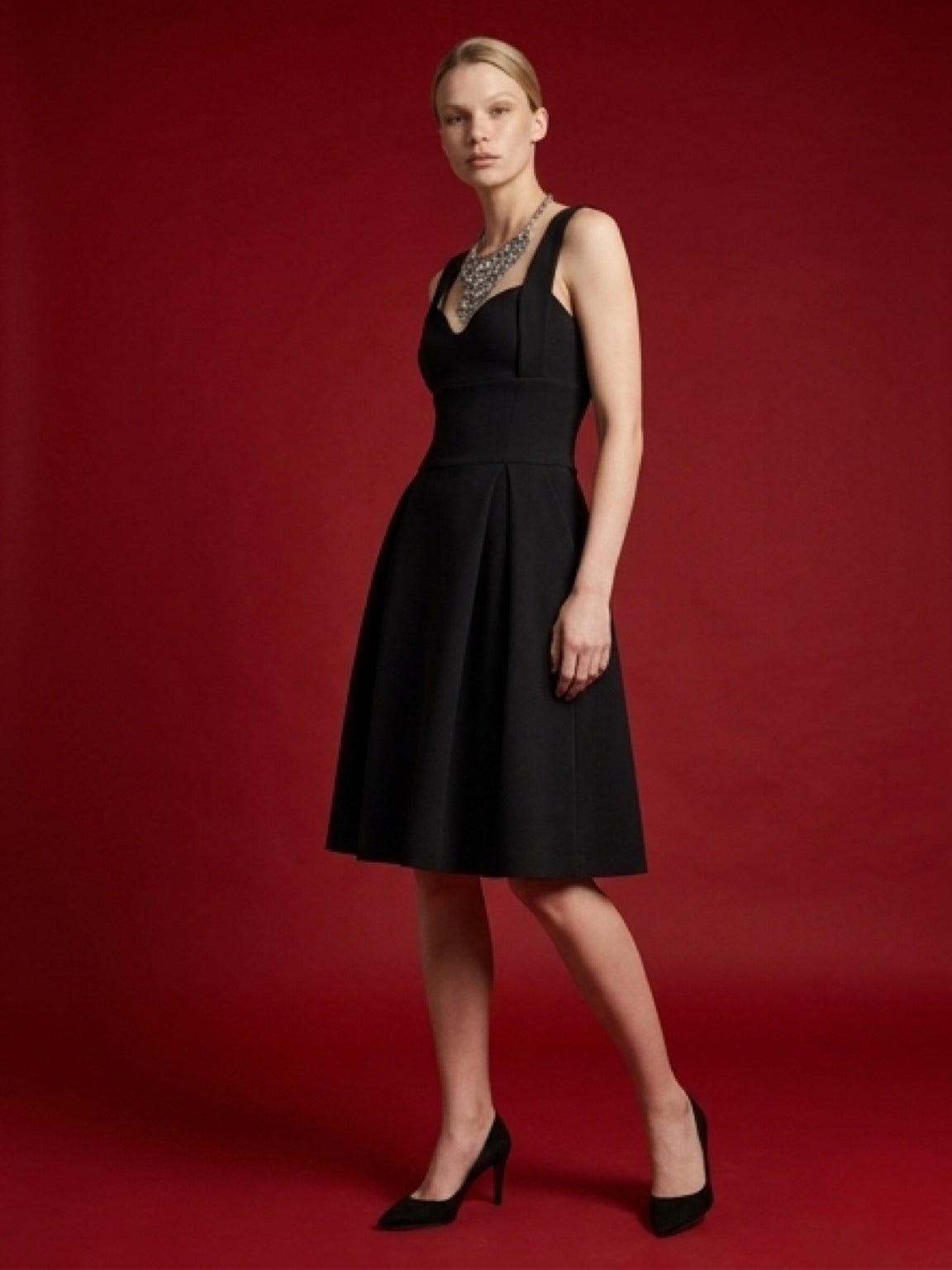 Minimal Elegant Black Midi Dress – Evening Style