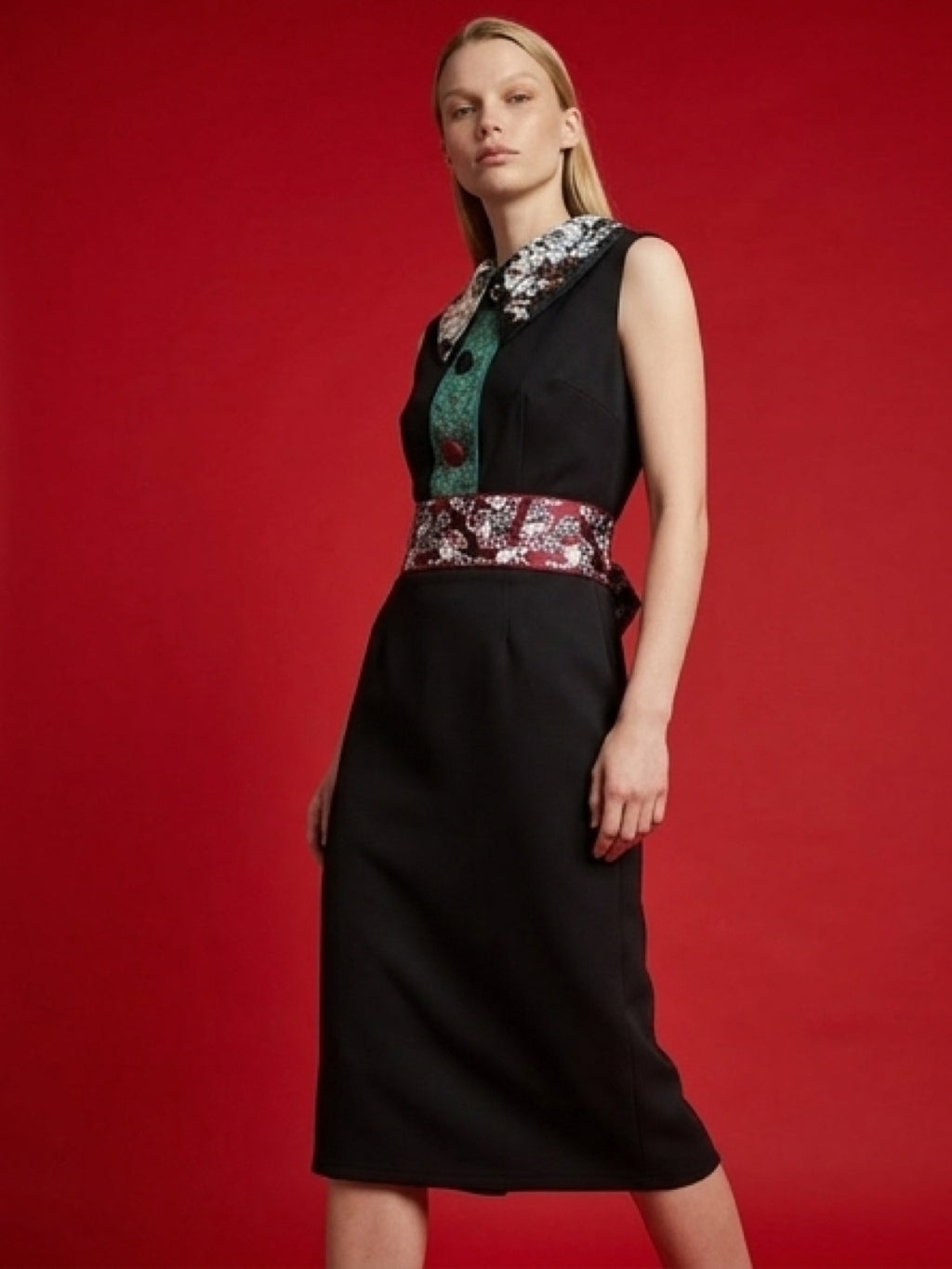 Vintage Style Midi Dress with Floral Collar – Elegant Look