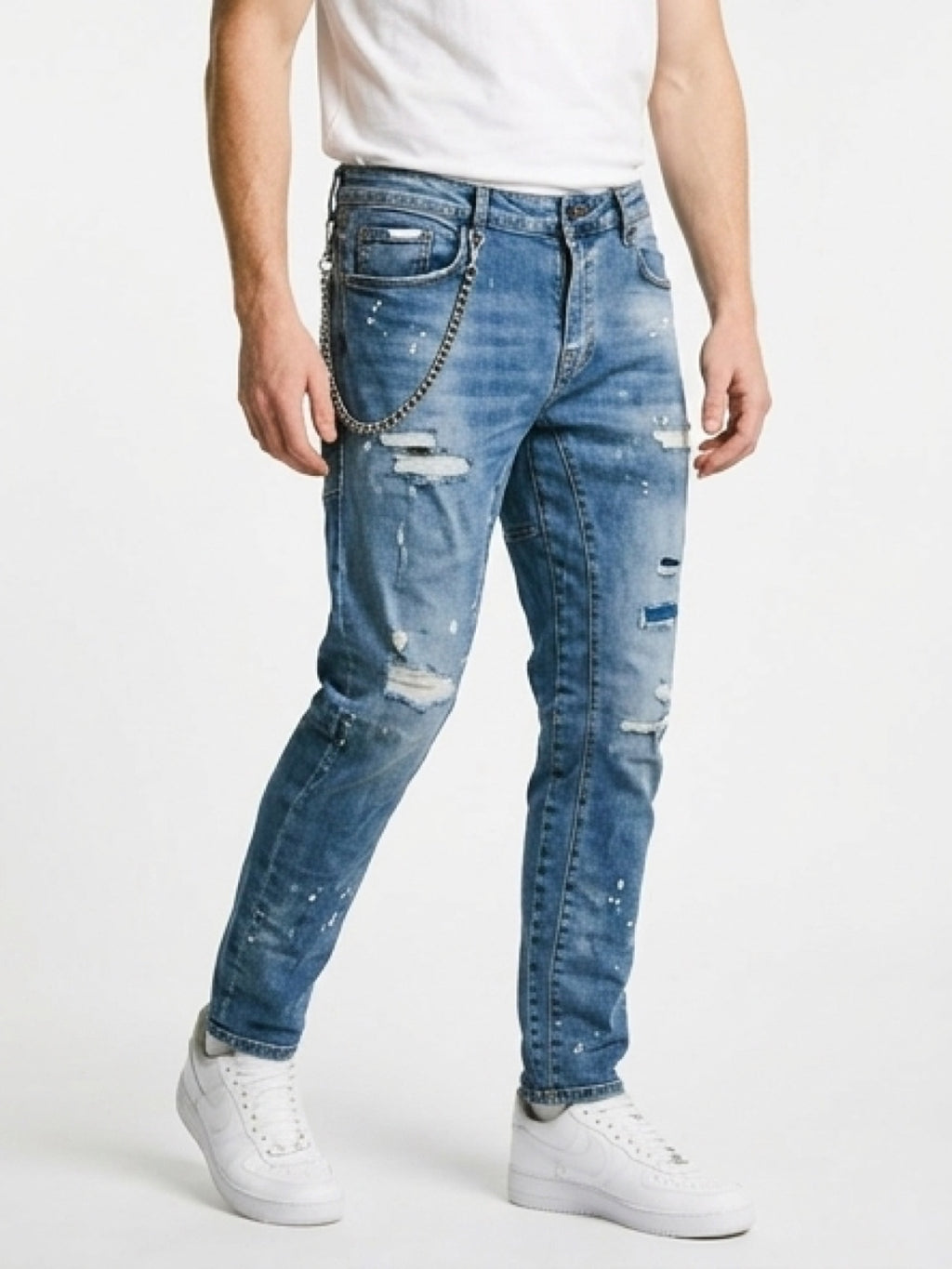 Distressed Slim Fit Jeans with Chain – Street Style
