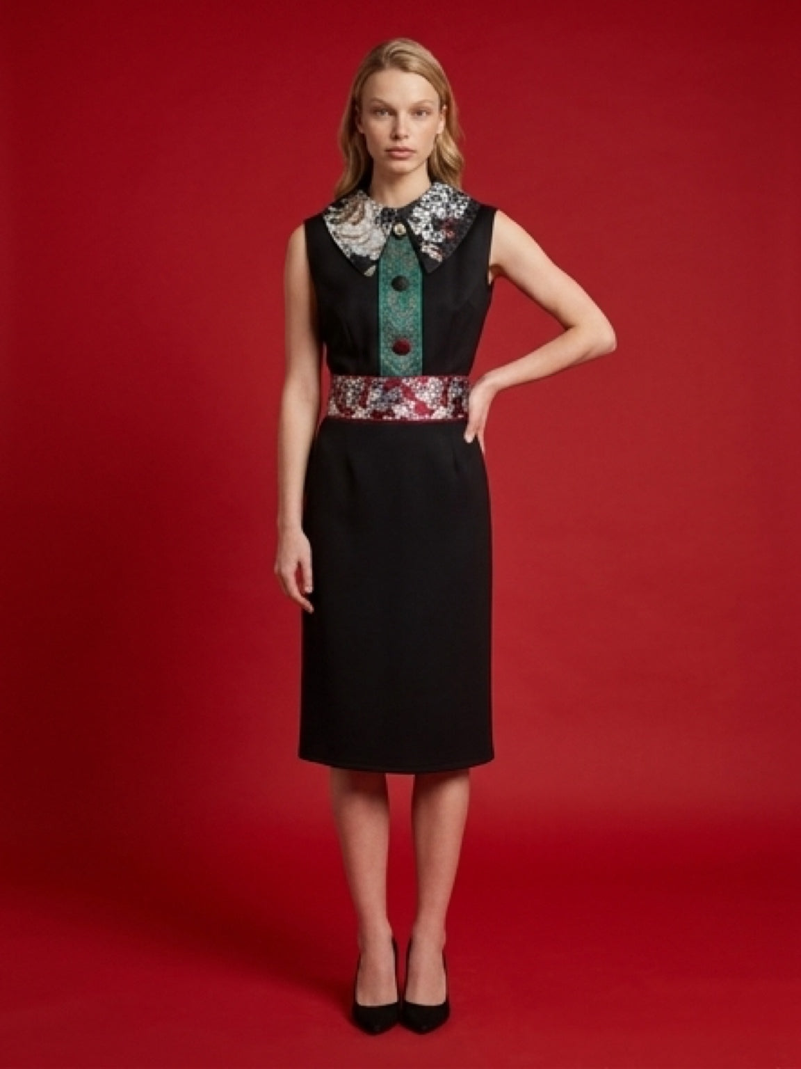 Vintage Style Midi Dress with Floral Collar – Elegant Look