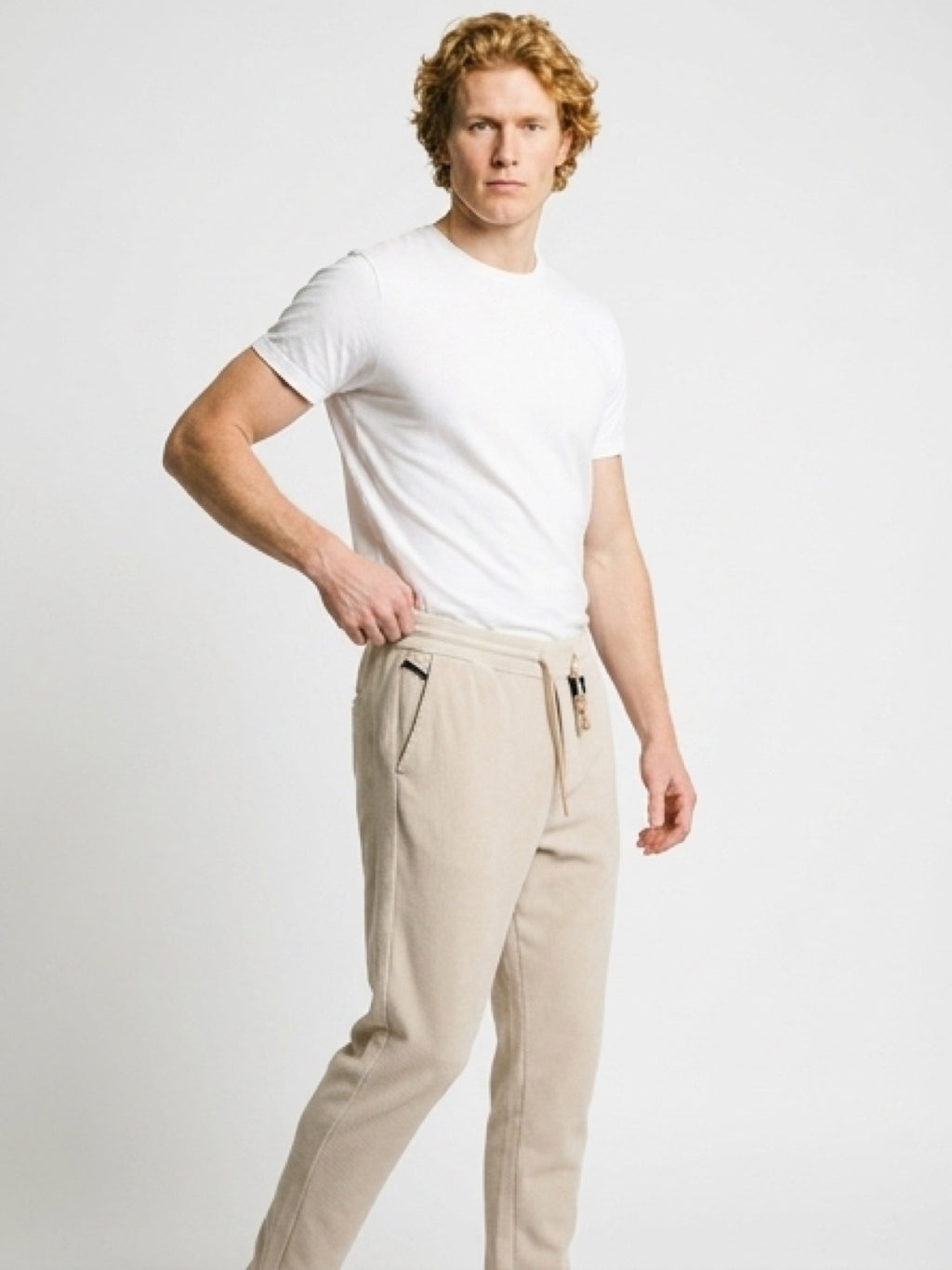 بنطلون رجالي كوردروي ناعم بيج – قصة مريحة بخصر مطاطي ورباط Adjustable Corduroy Pants