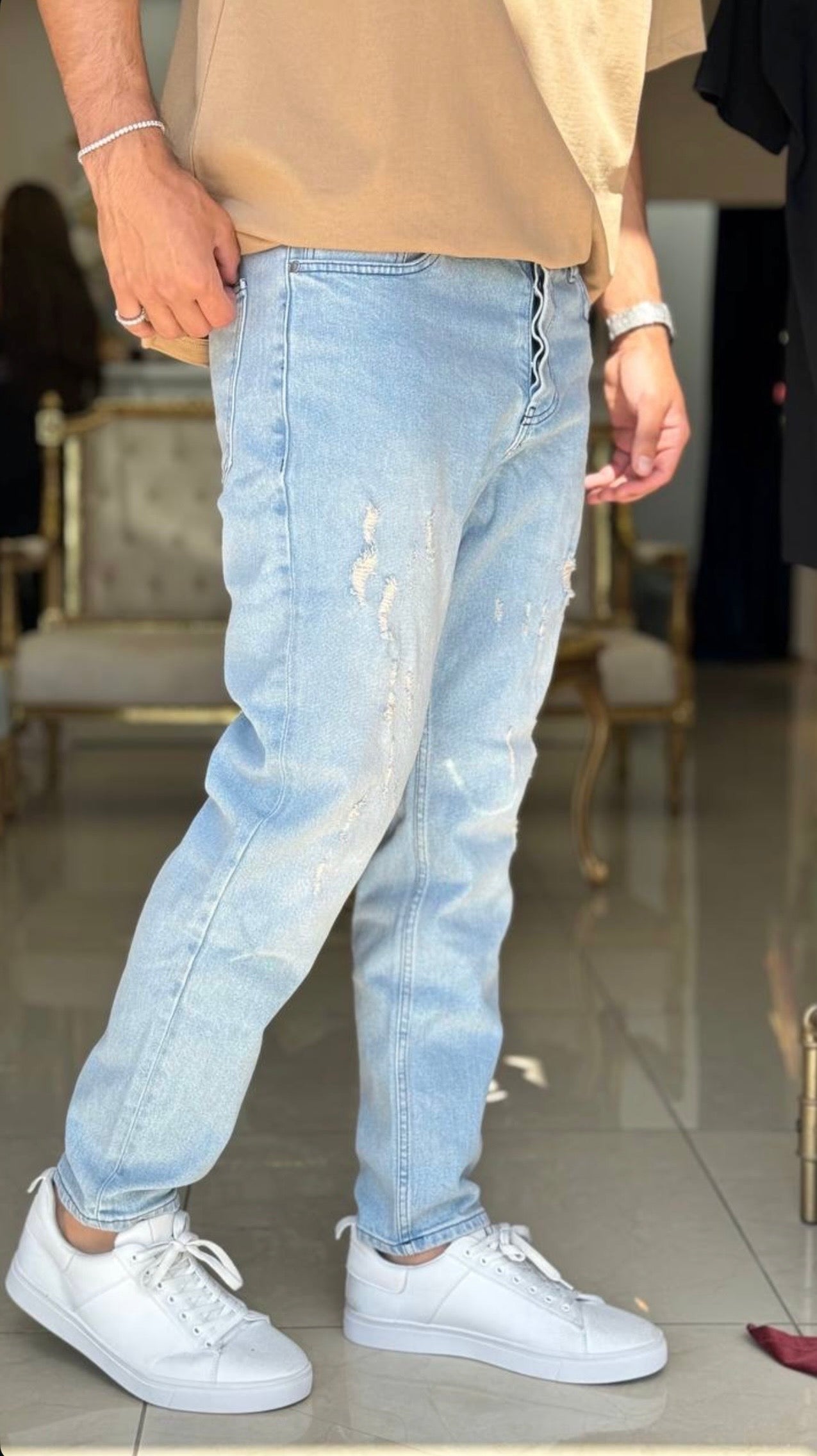 Light Wash Distressed Regular Fit Jeans
