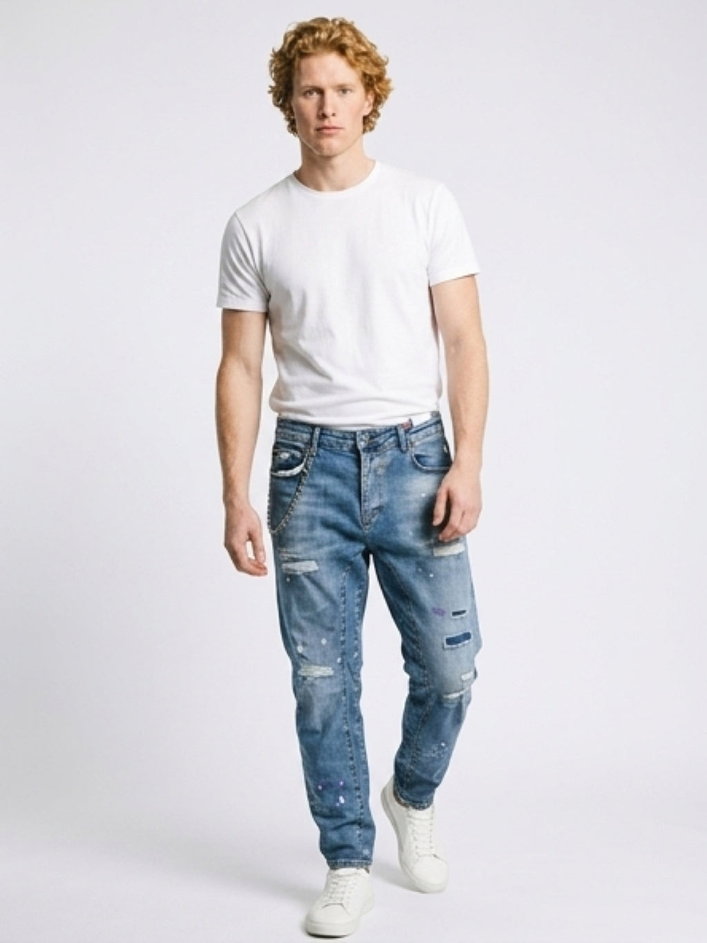 Distressed Slim Fit Jeans with Chain – Street Style