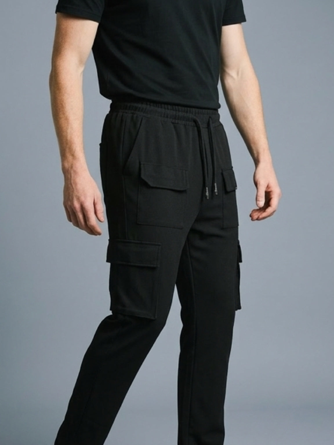 بنطلون رمادي، بنطلون رجالي، slim fit pants، grey pants، بنطلون مريح، بنطلون بخصر مطاطي، ملابس رجالية كاجوال، بنطلون يومي