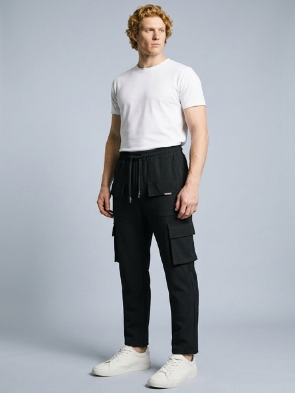 بنطلون رمادي، بنطلون رجالي، slim fit pants، grey pants، بنطلون مريح، بنطلون بخصر مطاطي، ملابس رجالية كاجوال، بنطلون يومي